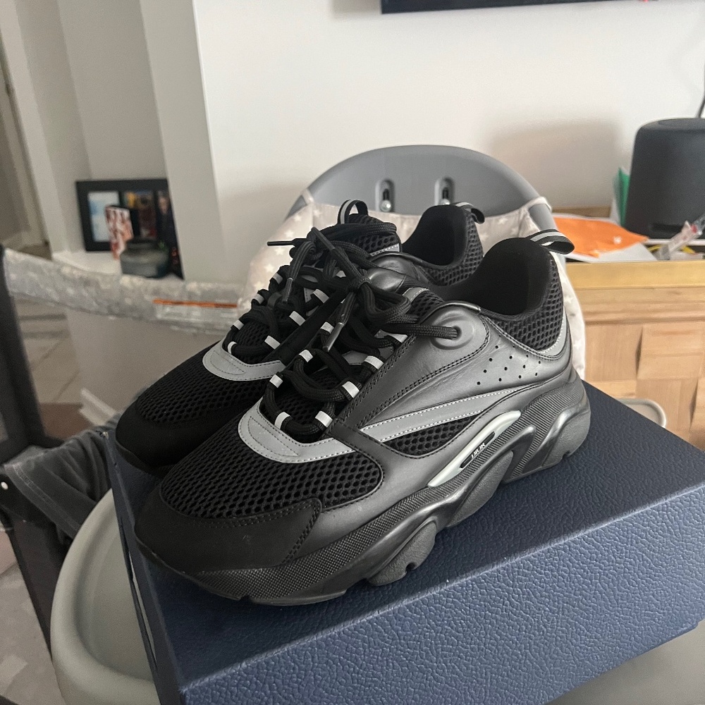 Dior b22 worn 2x size 44 650$